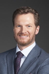 الممثل Dale Earnhardt Jr.
