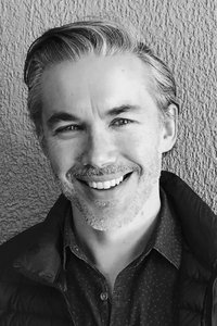 المخرج Damien Power