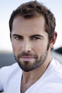 الممثل Daniel MacPherson