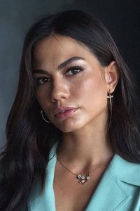 الممثل Demet Özdemir