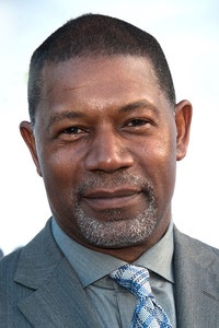 الممثل Dennis Haysbert