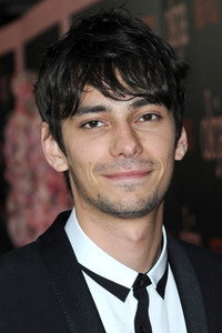 الممثل Devon Bostick