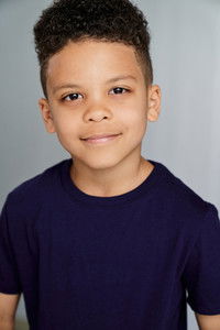 الممثل Dominic Bell