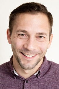 الممثل Dustin Harding