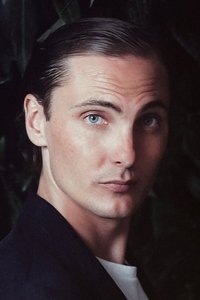 الممثل Eamon Farren