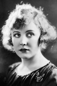 الممثل Edna Purviance