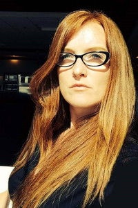 المخرج Elaine Bogan