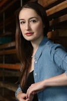 الممثل Elizabeth Nabben