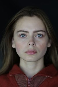 الممثل Elli Rhiannon Müller Osborne