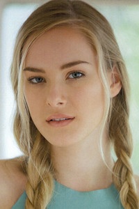 الممثل Emma Bell