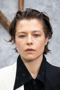 الممثل Emma D'Arcy