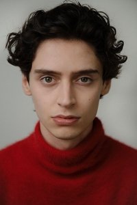 الممثل Eren M. Güvercin