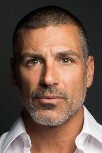 الممثل Eric Etebari