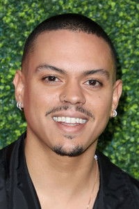 الممثل Evan Ross