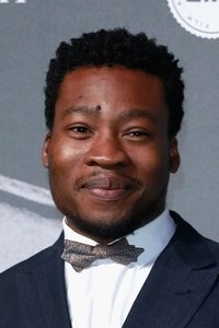 الممثل Fisayo Akinade