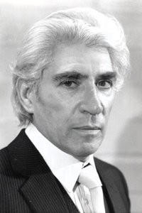 الممثل Frank Finlay