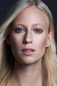 الممثل Fruzsina Nagy