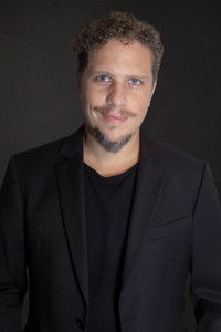 المخرج Gary Alazraki