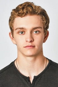 الممثل Gavin Lewis