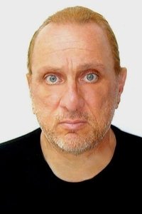 الممثل Geoffrey Giuliano