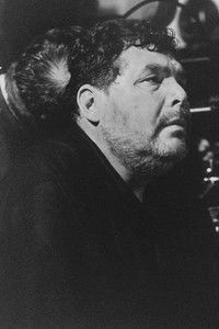 المخرج George P. Cosmatos