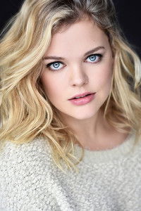 الممثل Georgia Bradner