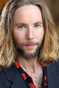 الممثل Greg Cipes