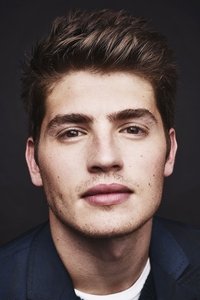 الممثل Gregg Sulkin