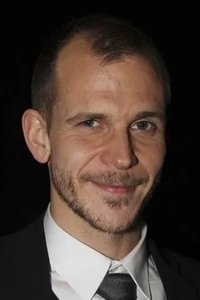 الممثل Gustaf Skarsgård