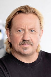 المخرج Harley Wallen