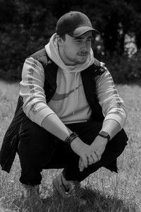 المخرج Harry Larter