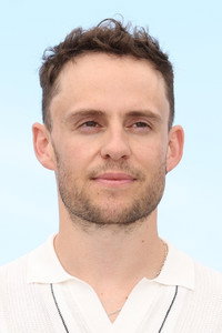 المخرج Harry Lighton