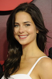 الممثل Holly Deveauxm