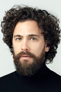 الممثل Héctor Medina