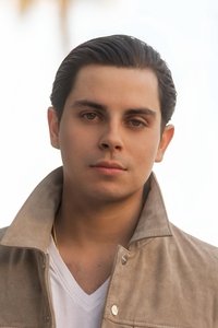 الممثل Jake T. Austin