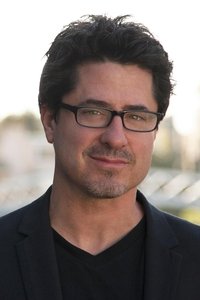 المخرج James Madigan