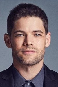 الممثل Jeremy Jordan