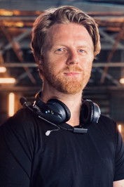 المخرج Jon Salmon