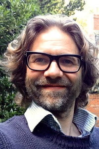 المخرج Jonny Campbell