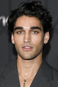 الممثل Josh Heuston