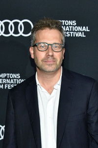 المخرج Josh Klausner