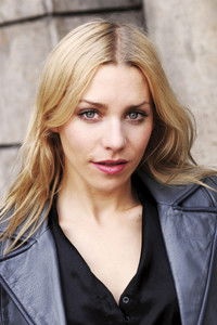 الممثل Julia Dietze