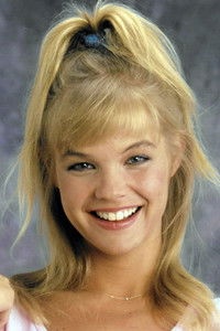 الممثل Julie McCullough