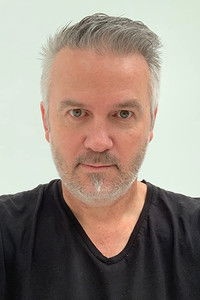 المخرج Justin Dix