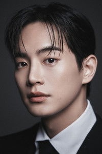 الممثل Kang Tae-Ju