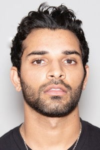 المخرج Karam Gill