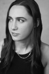 الممثل Kat Sadler