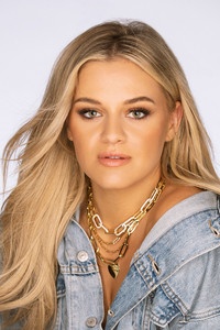 الممثل Kelsea Ballerini