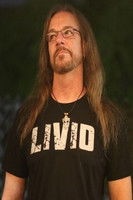 المخرج Ken Brewer