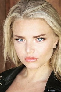 الممثل Kiersten Hall